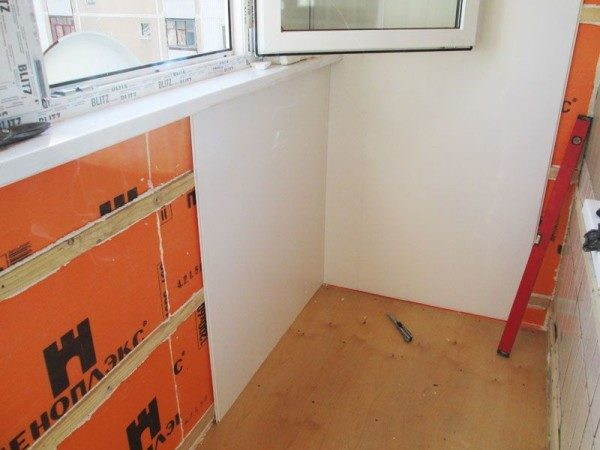 Обробка лоджії пластиковими панелями – як зробити ремонт з мінімальними витратами