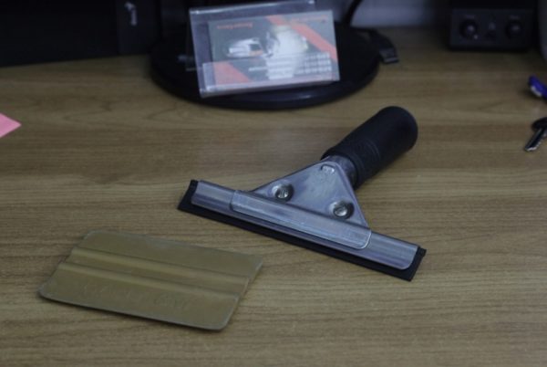 Плівка на вікна чотирьох різних типів: як наклеїти самому? Плівка на вікна чотирьох різних типів: як наклеїти самому?