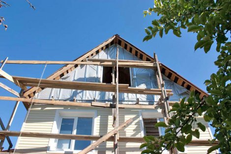 Як обшити фронтон сайдингом стильно і оригінально, а головне — правильно