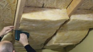Утеплення стелі в приватному будинку своїми руками — 4 ефективних способу з покроковими інструкціями