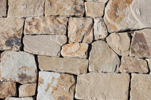 Натуральний камінь для фасаду в сучасній архітектурі