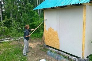 Чим пофарбувати ОСБ плиту всередині будинку — вибираємо фарбу і лак