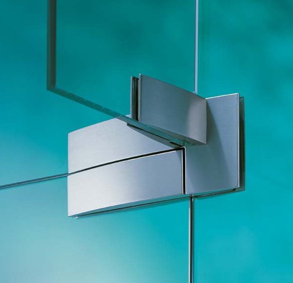 Безрамне засклення балконів: 2 варіанта сучасного будівництва