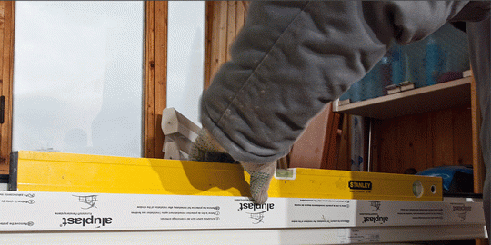 Як виконується установка пластикових підвіконь: правильна послідовність процесу в 5 етапів