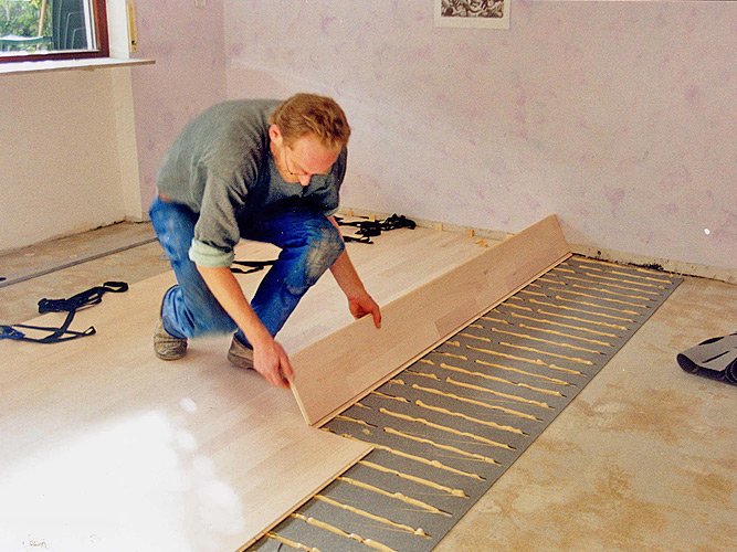 Інструкція з укладання паркетної дошки — від підготовки до монтажу