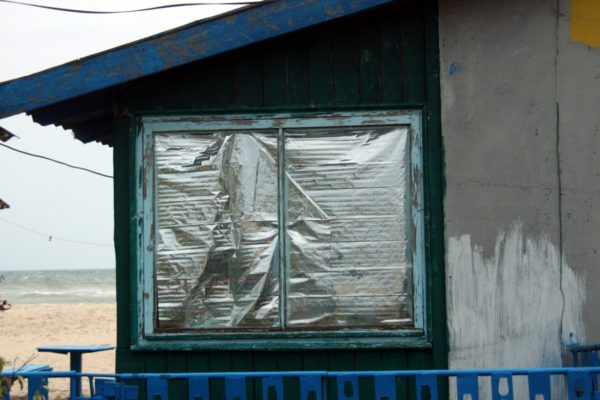 Плівка на вікна чотирьох різних типів: як наклеїти самому? Плівка на вікна чотирьох різних типів: як наклеїти самому?