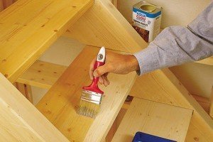 Як і чим пофарбувати деревяні сходи: вибір фарби, технологія фарбування