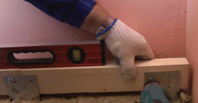 Як зробити підлогу на балконі — 3 найкращих варіанти і їх особливості