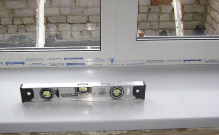 Як встановити пластикове підвіконня без допомоги професіоналів: 6 основних етапів робіт