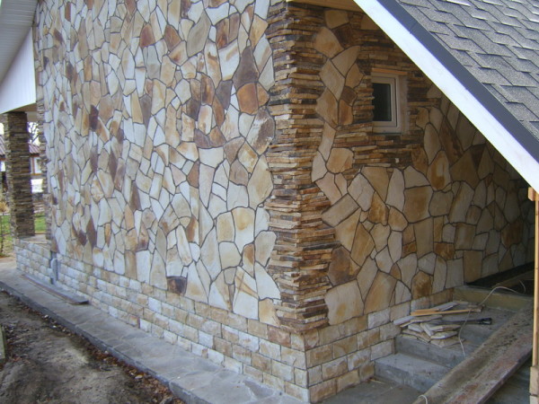 Оздоблення фасадів будинків з піноблоків сучасними облицювальними матеріалами Оздоблення фасадів будинків з піноблоків сучасними облицювальними матеріалами