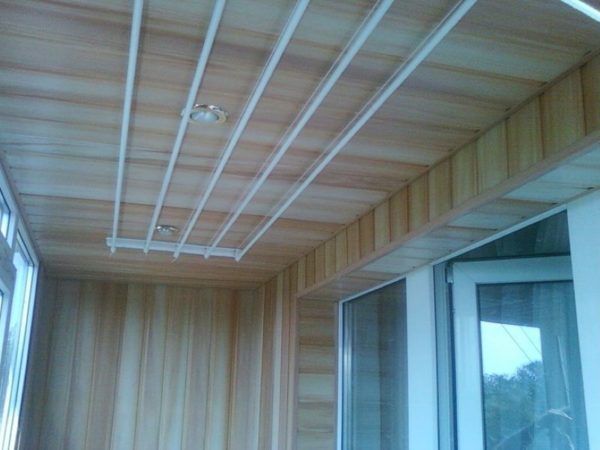 Сушарка для білизни на балкон — огляд 4 найбільш популярних рішень