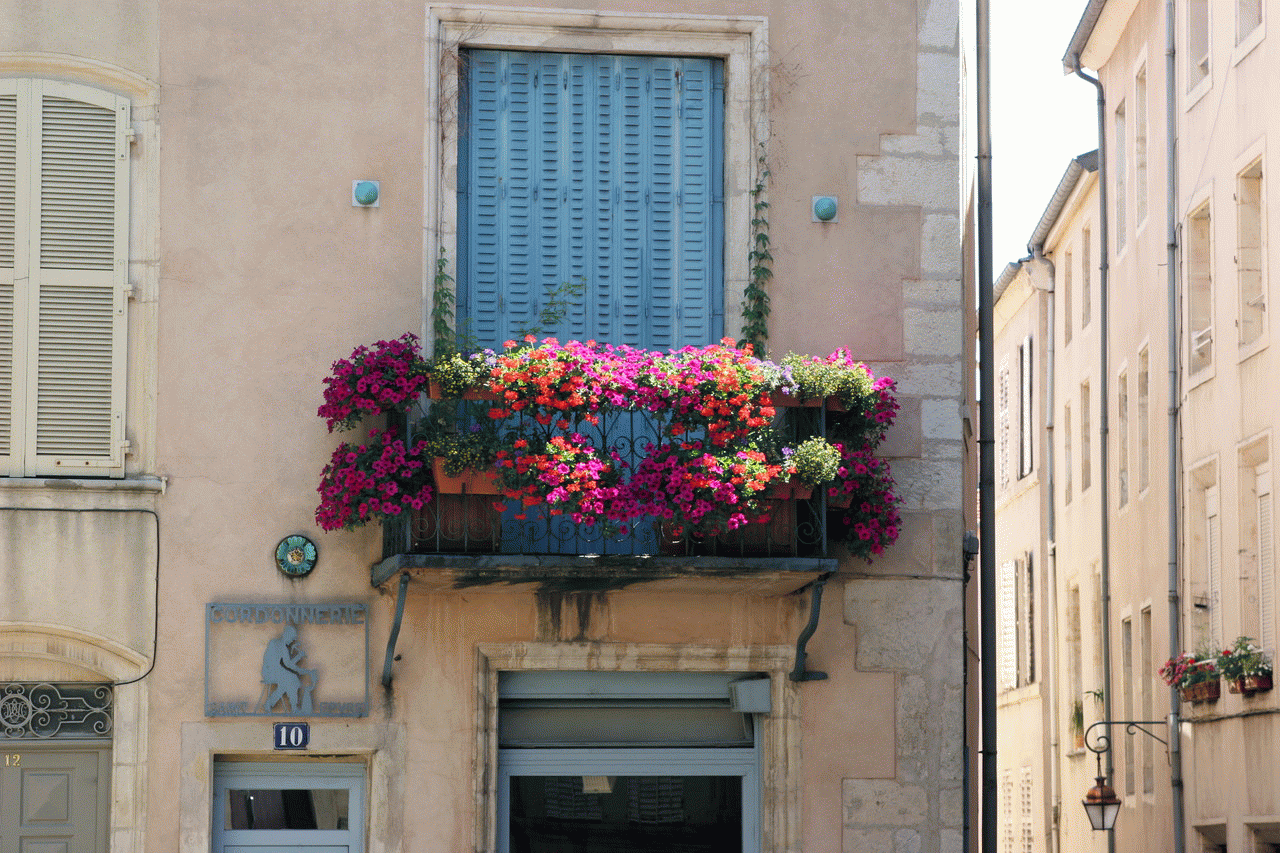 Французький балкон – витончене рішення плюс 3 квадратних метра площі