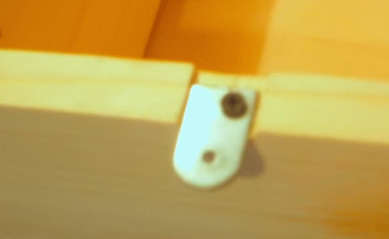 Як зробити полицю на стіну своїми руками: 3 простих варіанти для новачка