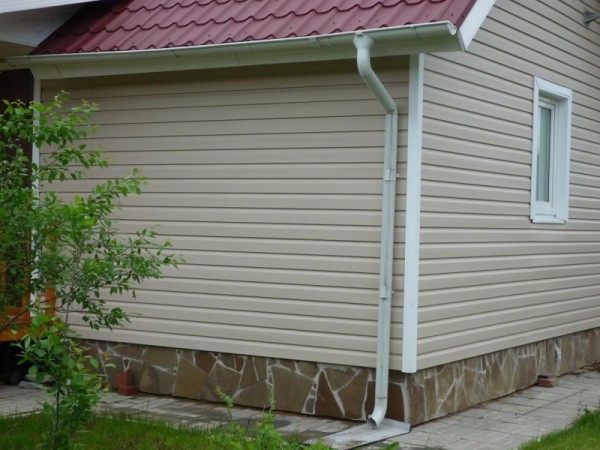 Як обшити будинок сайдингом без сторонньої допомоги і зайвих витрат Як обшити будинок сайдингом без сторонньої допомоги і зайвих витрат