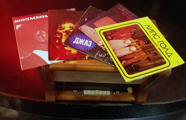 Вечірка в стилі стиляг: веселощі, яскраві вбрання і запальні танці