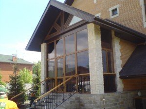 Вхідні пластикові двері зі склом   ціна і монтаж