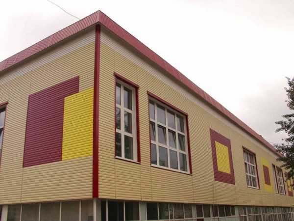 Різноманітні кольори металевого сайдинга Різноманітні кольори металевого сайдинга