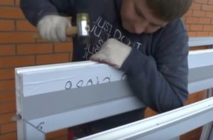 Засклення балконів в хрущовці: наводимо балкон в порядок за 3 кроки