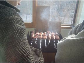 Шашлик на балконі: можна облаштувати