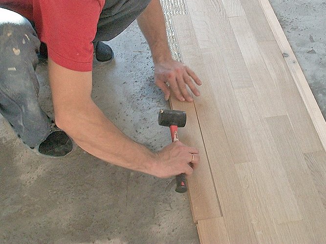 Опис процесу укладання паркету на бетонну стяжку