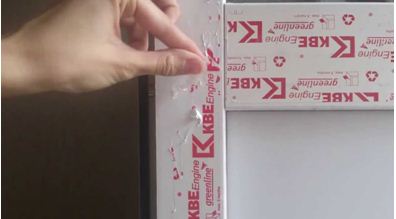 Як зняти захисну плівку з пластикових вікон, якщо вона «всохла»: 9 можливих варіантів