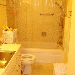 Фото дизайну ванної кімнати в помаранчевих тонах