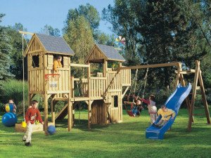 Дитячий будиночок для дачі своїми руками: етапи будівництва, матеріали, креслення з розмірами, покрокові фото і відео