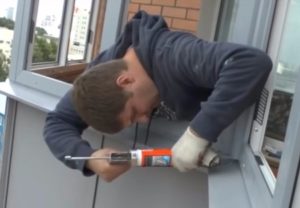 Засклення балконів в хрущовці: наводимо балкон в порядок за 3 кроки