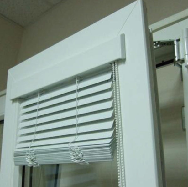 Жалюзі на пластикові вікна — 9 видів виробів