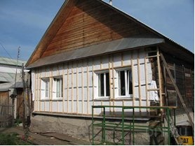 Монтаж сайдинга на деревяний будинок з утепленням стін