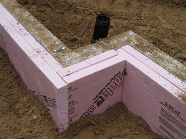 Самостійне утеплення фундаменту екструдованим пінополістиролом зовні і зсередини