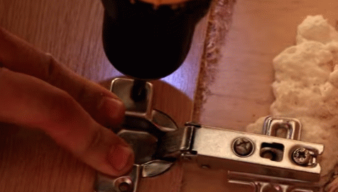 Як красиво зробити шафу на балконі — 2 перевірених варіанти складання для домашніх майстрів