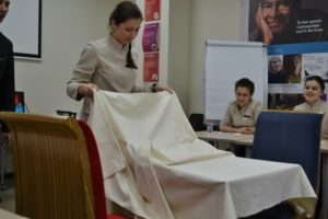 Сонник Скатертину: біла нова на столі бачити уві сні до чого сниться?