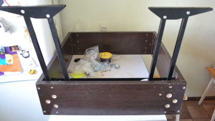 Як зробити журнальний стіл: ідеї, матеріали, покрокова інструкція, креслення з розмірами, фото і відео