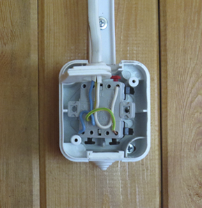 Як підключати вимикач двоклавішний   до двох лампочок та відео інструкція про підключення