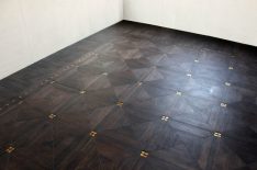 Темний паркет в інтерєрі — фото приклади