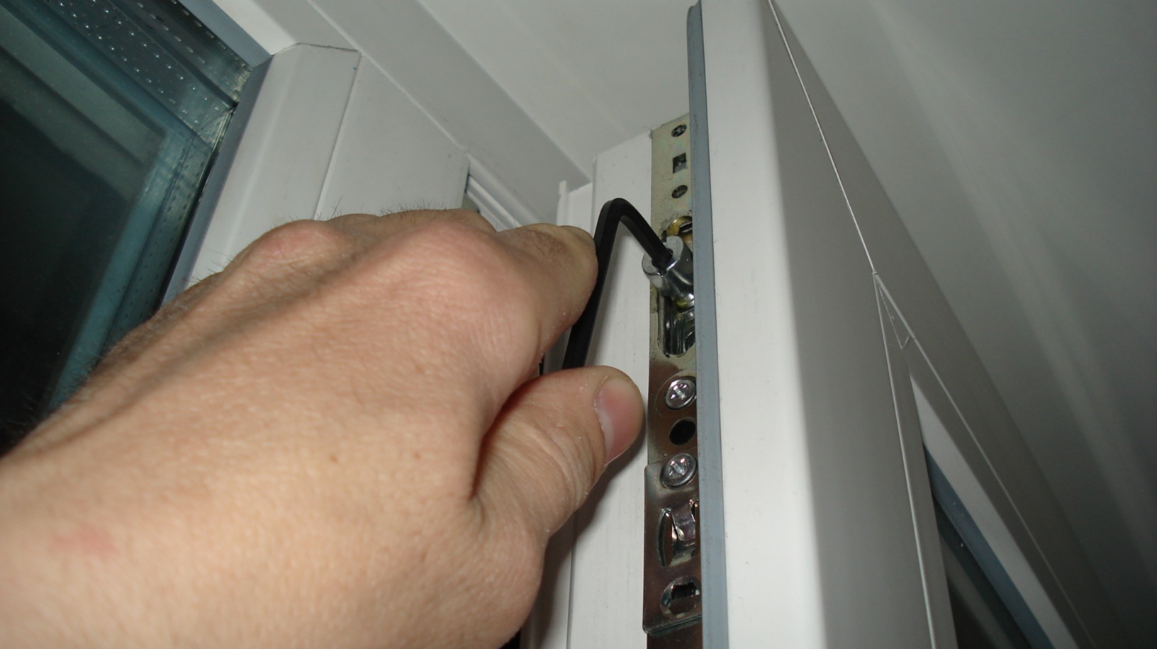 Як виконується регулювання пластикових вікон і дверей самостійно — прості інструкції для кращого результату