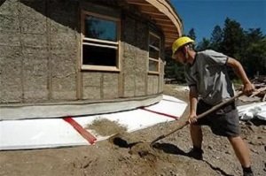 Розміри вимощення навколо будинку: розрахунок ширини, товщини і глибини