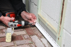 Обшивка будинку металлосайдінг своїми руками – покрокове керівництво Обшивка будинку металлосайдінг своїми руками – покрокове керівництво