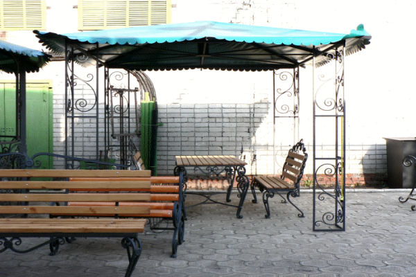 Тенти для дачі — види тентових матеріалів і тканин