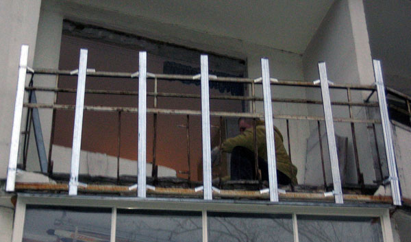 Балконні огорожі: параметри і варіанти Балконні огорожі: параметри і варіанти