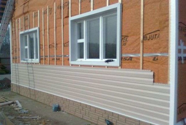 Монтаж сайдинга навколо вікна: техніка виконання робіт Монтаж сайдинга навколо вікна: техніка виконання робіт