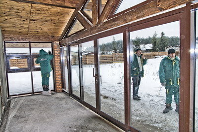 Які розсувні вікна на веранду вибрати і чому: 5 основних переваг