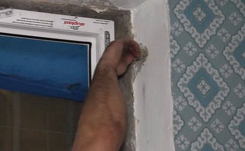 Як самостійно встановити балконні двері за 16 простих кроків