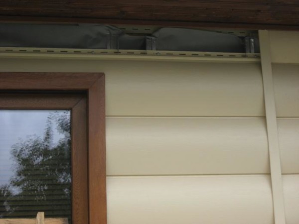 Вініловий сайдинг під колоду: правила монтажу Вініловий сайдинг під колоду: правила монтажу