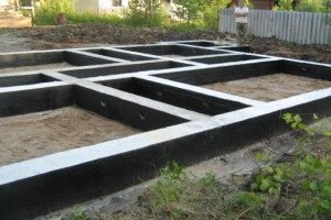 Стрічковий фундамент своїми руками — покрокова інструкція