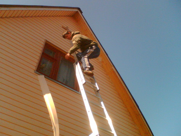 Оздоблення сайдингом фронтону своїми руками – поради та рекомендації від майстрів