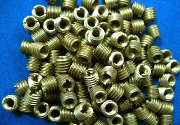 Як зробити полицю на стіну своїми руками: 3 простих варіанти для новачка