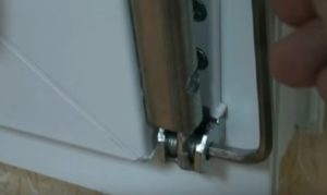 Фурнітура для пластикових вікон: вивчаємо 3 основні «мязи вікна», регулюємо, змащуємо