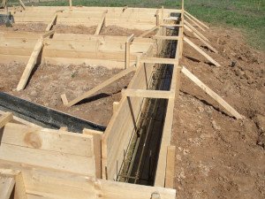 Як правильно зробити мелкозаглубленний стрічковий фундамент своїми руками: етапи будівництва, покрокова відео інструкція